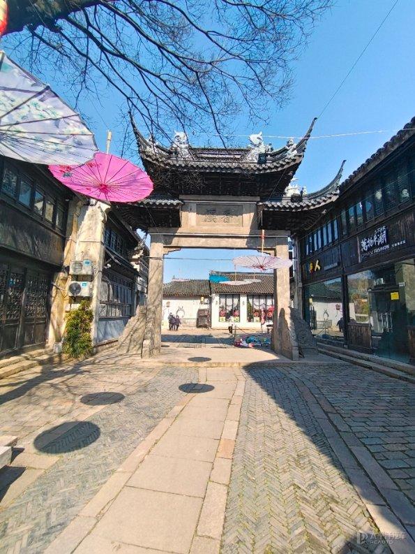 逃离电梯间