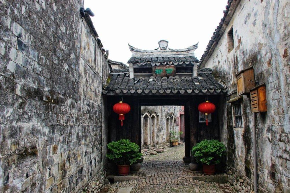 假如我月工资2000，我该如何理财？游戏画面